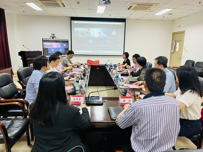 金龍魚總在魚缸底面游怎么治：如何診斷和治療金龍魚白點病