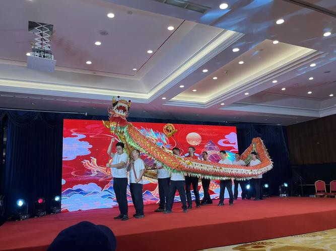 金龍魚群的圖片