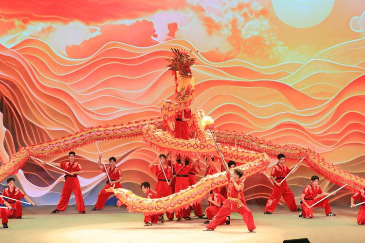 金龍魚群的圖片