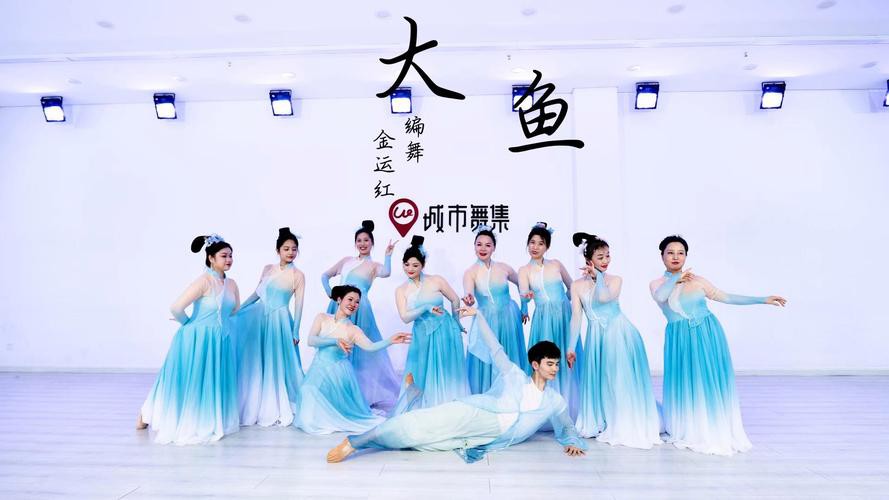 金龍魚群的圖片