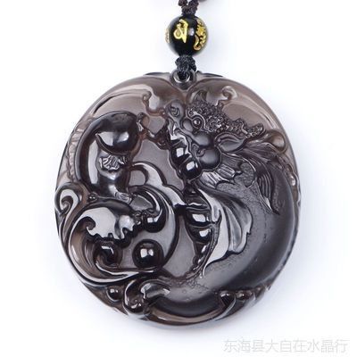 龍魚吊墜有什么講究和忌諱：佩戴龍魚吊墜時應注意保持吊墜的寓意和象征意義