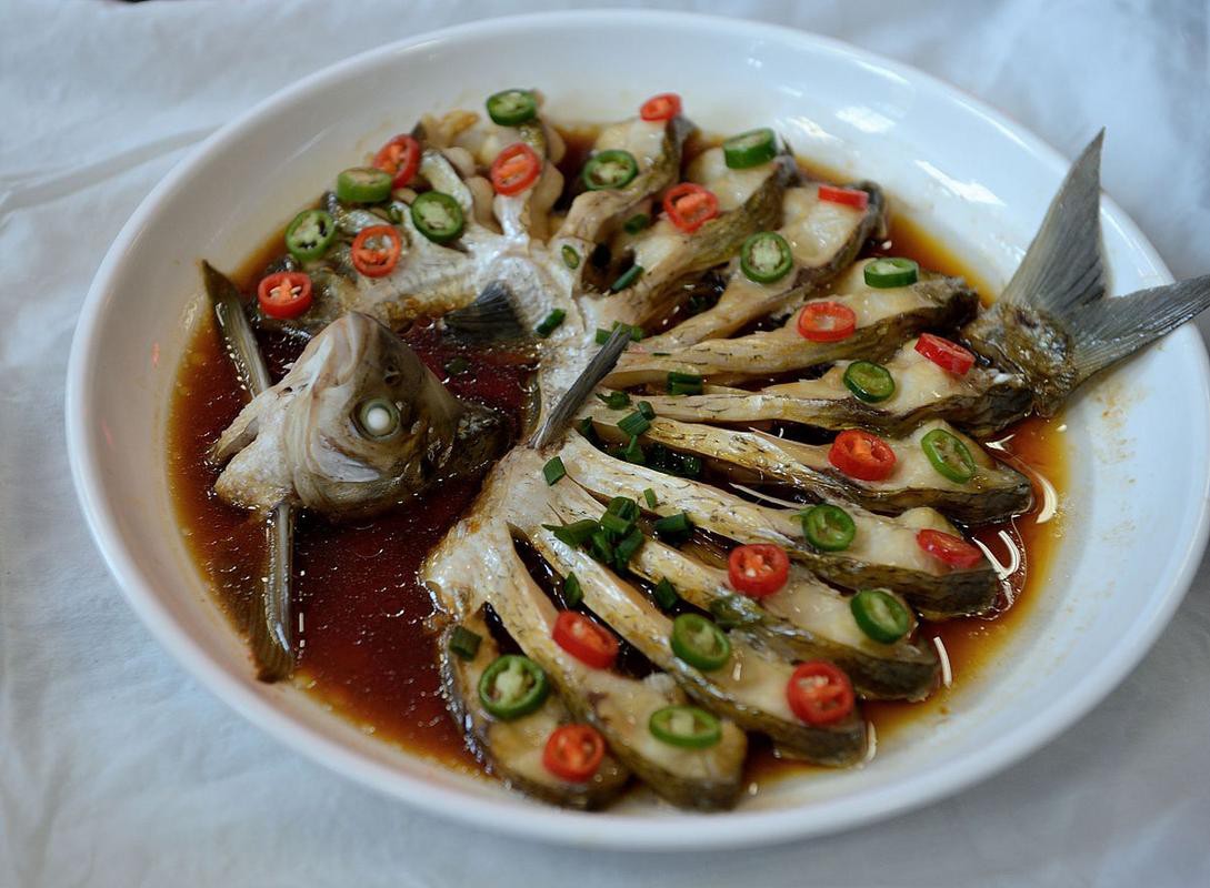 清蒸鱘龍魚圖片真實