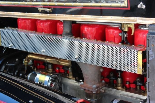 龍魚用2700k的燈有什么好處：2700k的燈對于紅龍魚養殖的影響