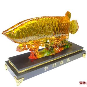 金龍魚擺件和什么放在一起好：金龍魚擺件可以與貔貅、銀板魚、地圖魚、紅招財、紅招財、飛鳳魚
