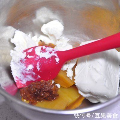 金龍魚最佳溫度和濕度：金龍魚最佳溫度范圍是24-29℃，最佳溫度范圍是24-[需手動填充]