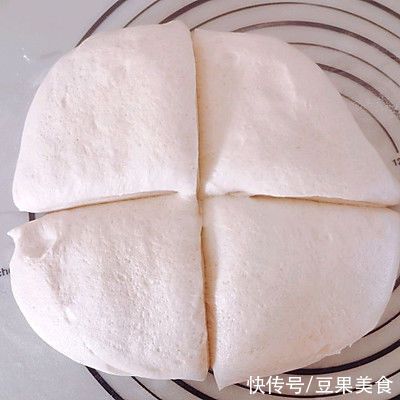 金龍魚最佳溫度和濕度：金龍魚最佳溫度范圍是24-29℃，最佳溫度范圍是24-[需手動填充]