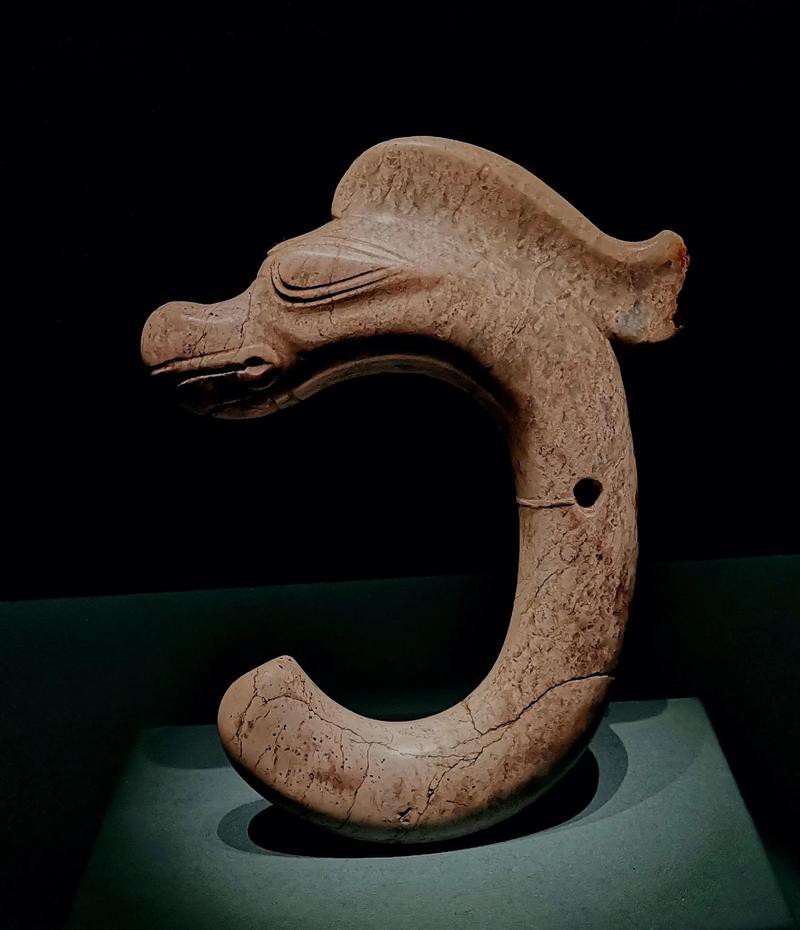 給我更多高清的紅山玉龍圖片