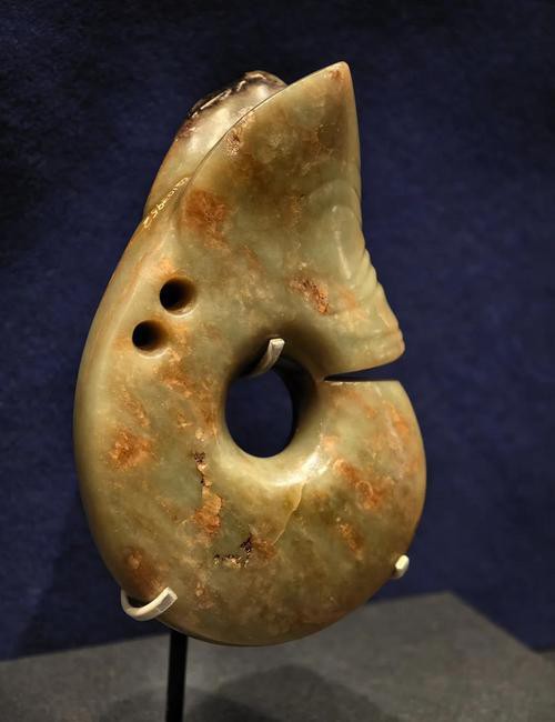 給我更多高清的紅山玉龍圖片