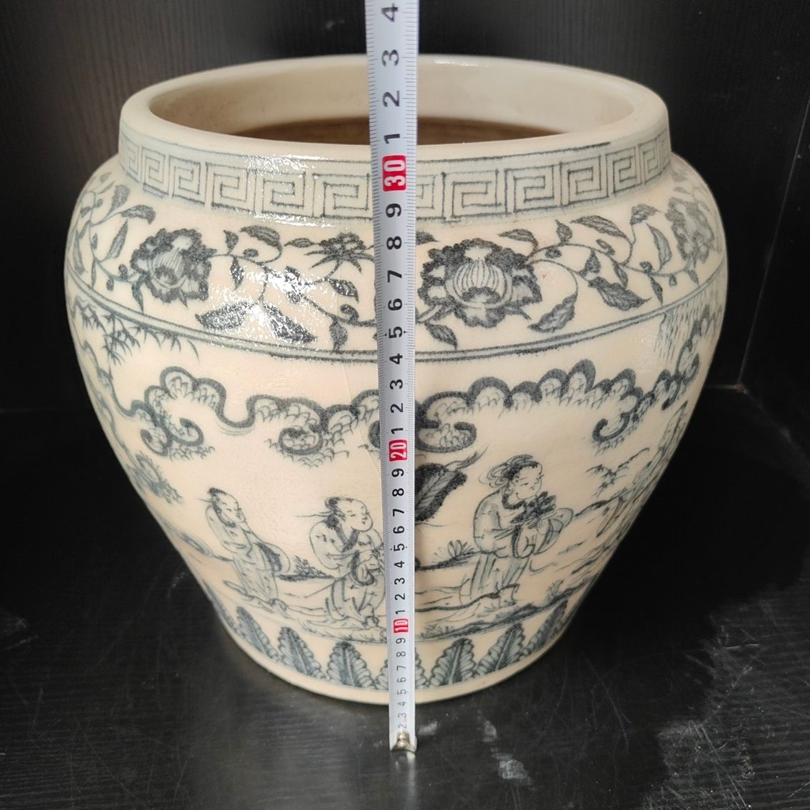 龍魚眼睛凸出來白色的東西是什么原因：龍魚眼睛凸出并伴有白色物質可能是多種原因引起的