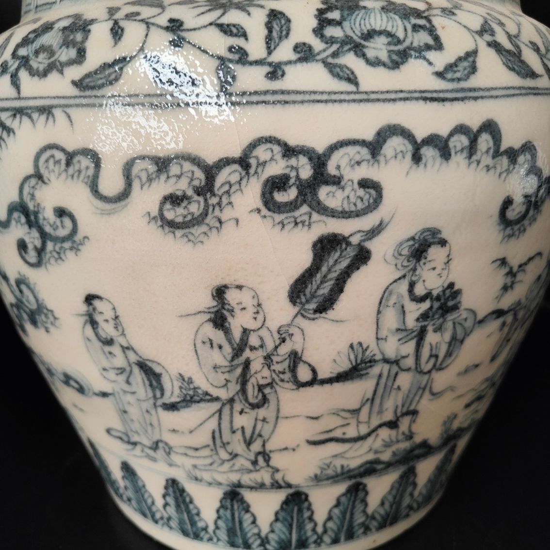 龍魚眼睛凸出來白色的東西是什么原因：龍魚眼睛凸出并伴有白色物質可能是多種原因引起的