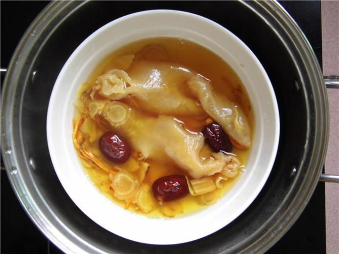 金龍魚膠燉瘦肉做法大全（金龍魚膠燉瘦肉是一種滋補湯品，主要材料包括金龍魚膠和瘦肉）