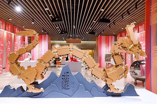 能再推薦一些紅龍雕塑嗎？