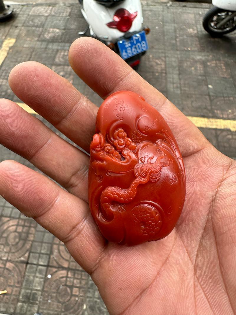 能再推薦一些紅龍雕塑嗎？