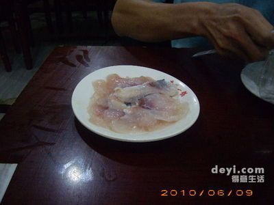 過江龍魚是什么魚類的魚（挑選過江龍魚時(shí)應(yīng)注意以下幾點(diǎn)過江龍魚是什么魚）