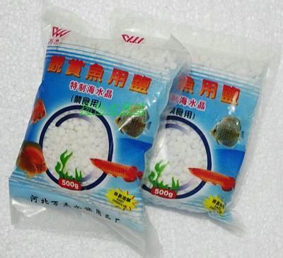 魚缸多久放次鹽（淡水魚缸加鹽最佳時機海水魚缸鹽度調節技巧魚病高發季預防措施）
