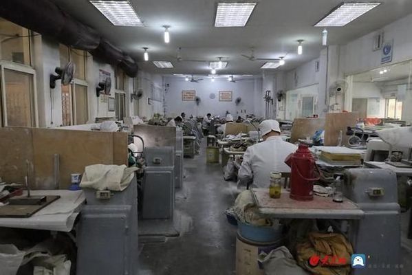龍魚尾巴有點(diǎn)爛了怎么辦視頻講解：如何處理龍魚尾巴爛了