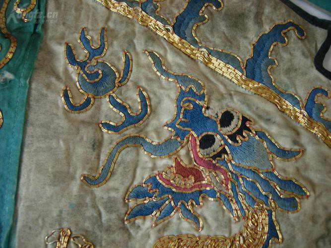 如何辨別紅龍旗傳統服飾的真偽？