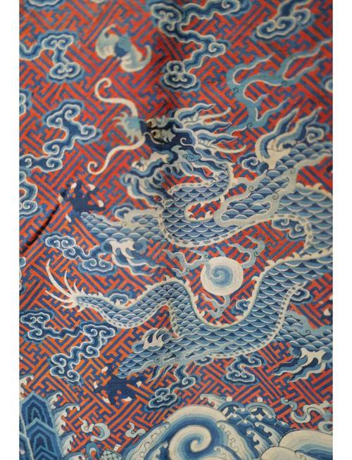 如何辨別紅龍旗傳統服飾的真偽？