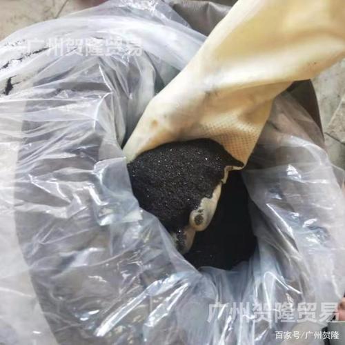 魚缸里的糞便怎樣清理掉（魚缸里的糞便怎樣清理掉的快）